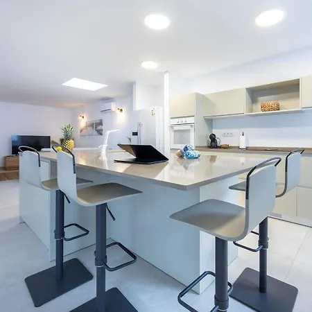 Casa Estrada Da Rocha With Pool Semesterbostad