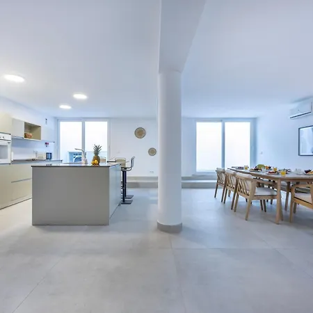 Casa Estrada Da Rocha With Pool Semesterbostad