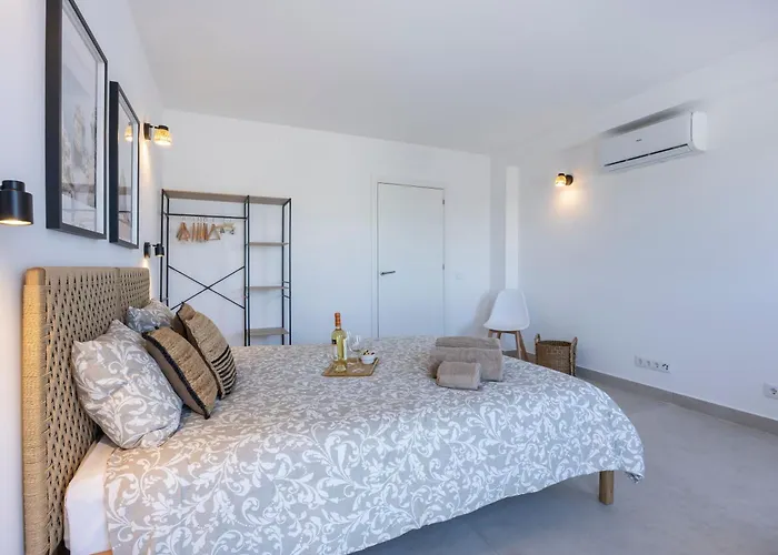 Semesterbostad Casa Estrada Da Rocha With Pool