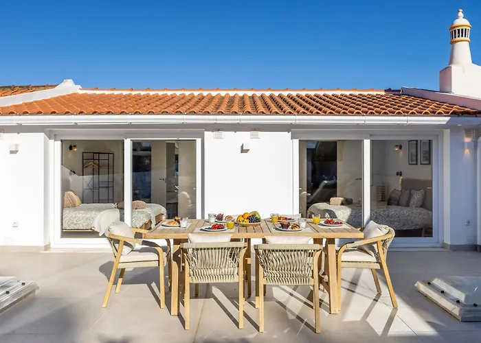 Casa Estrada Da Rocha With Pool Hébergement de vacances Portimão